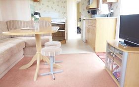 Beachside, Family-Friendly, Wifi, 6 Berth Caravan 226